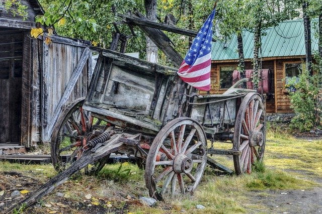 Old wagon with USA flag