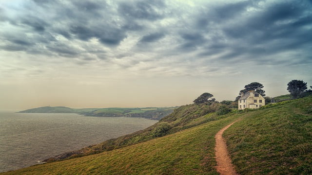 Cornwall coastal path to seaside house