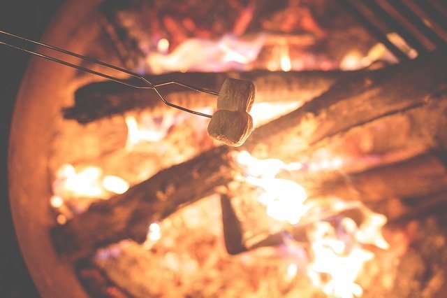 How to Stay Warm at Night While Camping