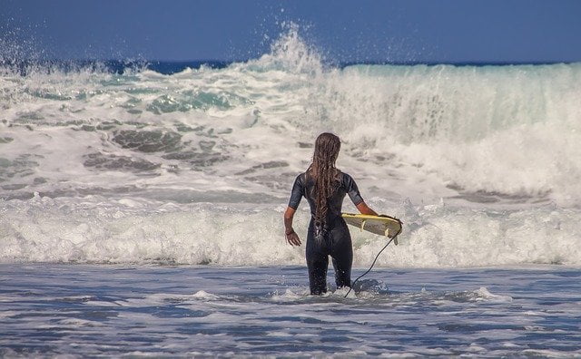 Surfing scene