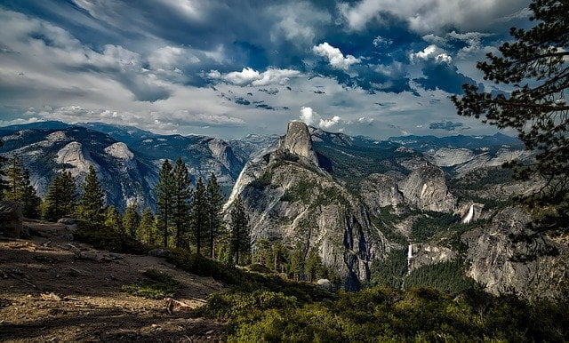 Mountain ranges in California scenic views
