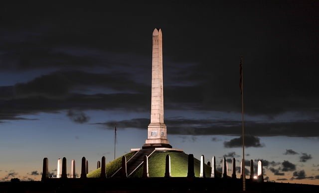 Monument in Haugesund at night